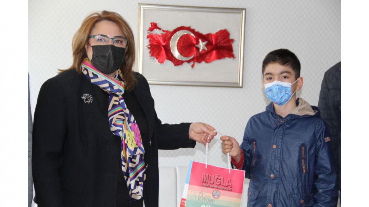 KİTAP KURDU ÖDÜLLENDİRİLDİ