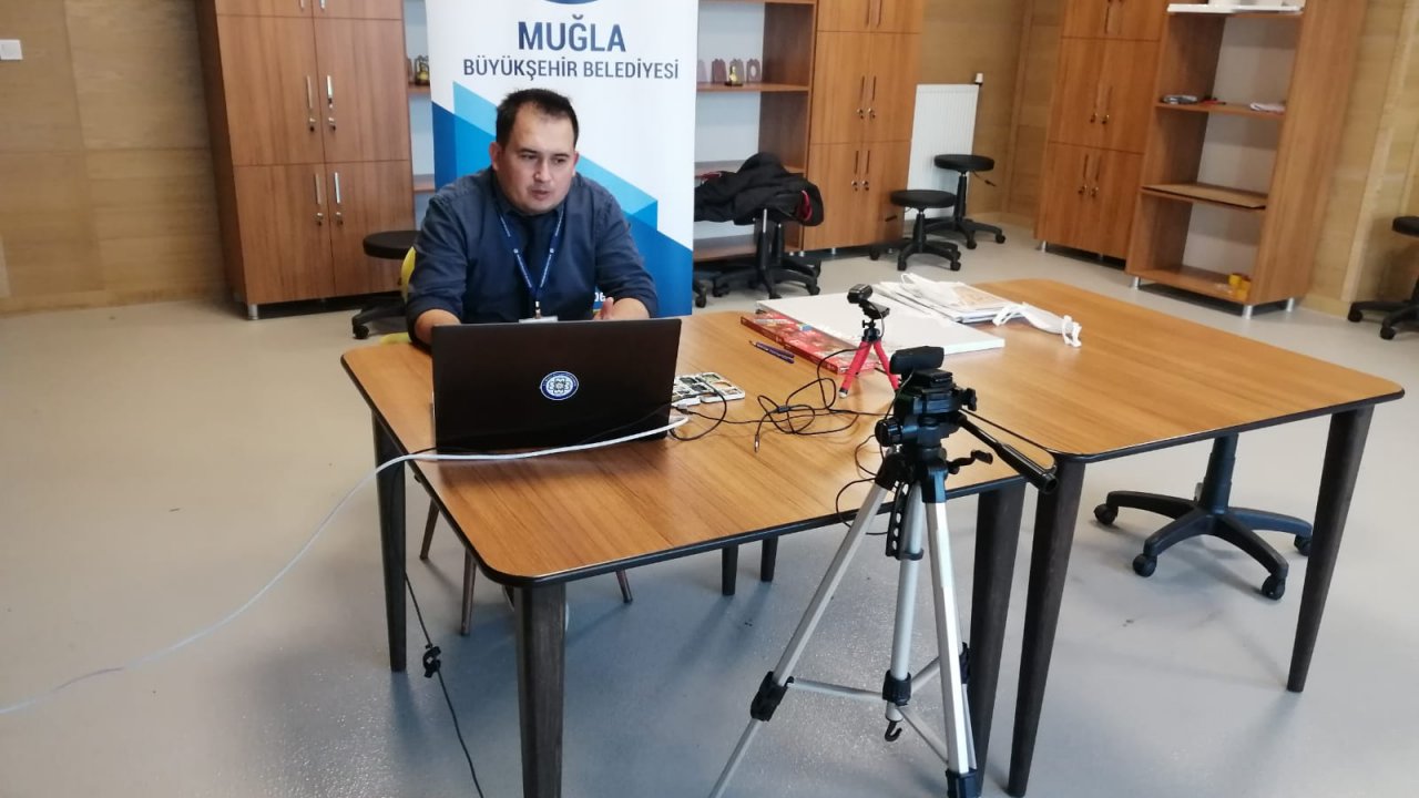 Online sanat terapisi eğitimleri veriyor