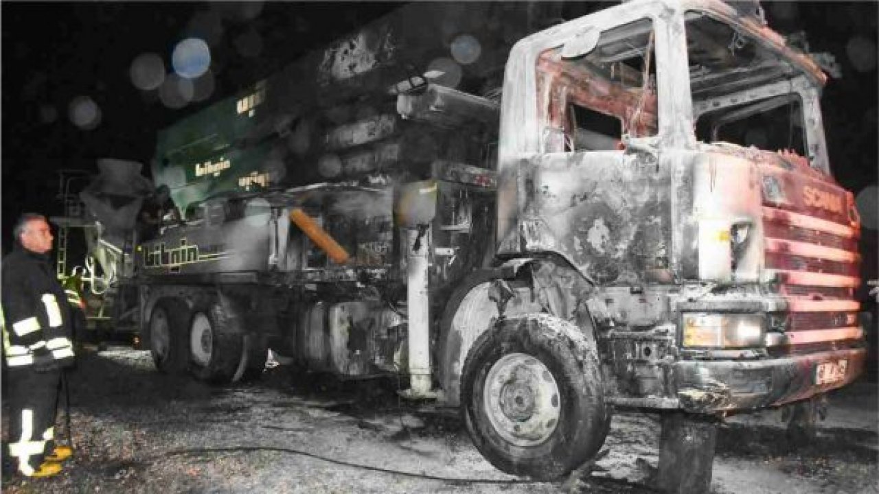 Köşkte Çalışan Beton Kamyonu Yandı