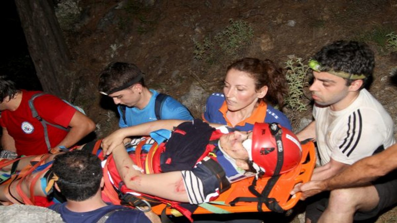 Kayalıklara Düşen Tatilciyi UMKE 8 saatte Kurtardı