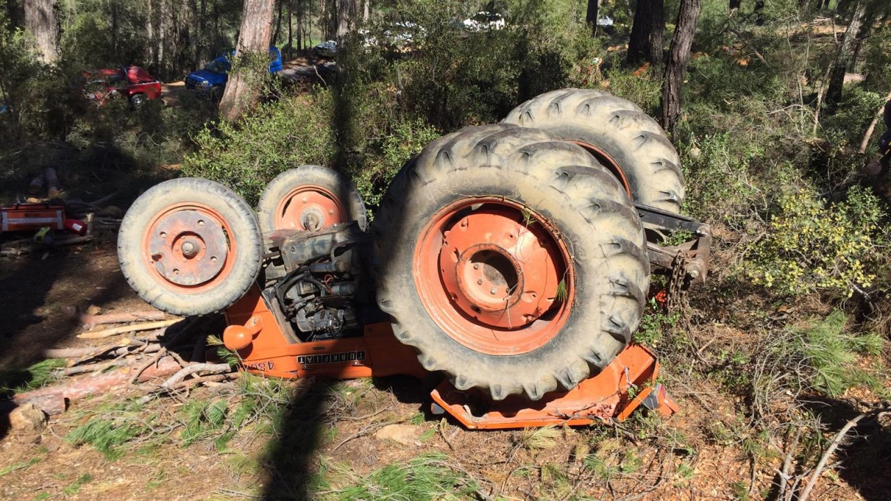Muğla'da devrilen traktörün altında kalan sürücü yaşamını yitirdi