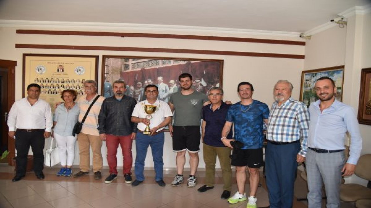 Bir Kupa’da Briç Takımından