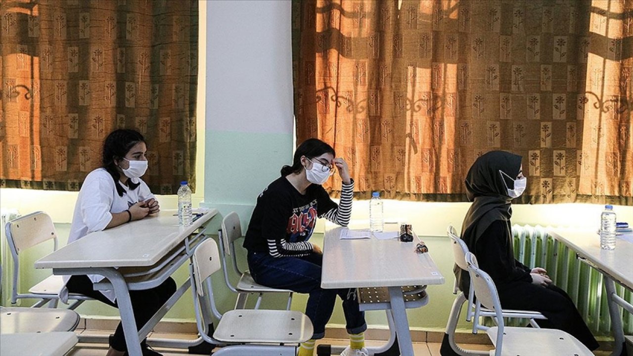 Liselerde yüz yüze ve uzaktan eğitime geçiş ile ilgili usul ve esaslar belli oldu