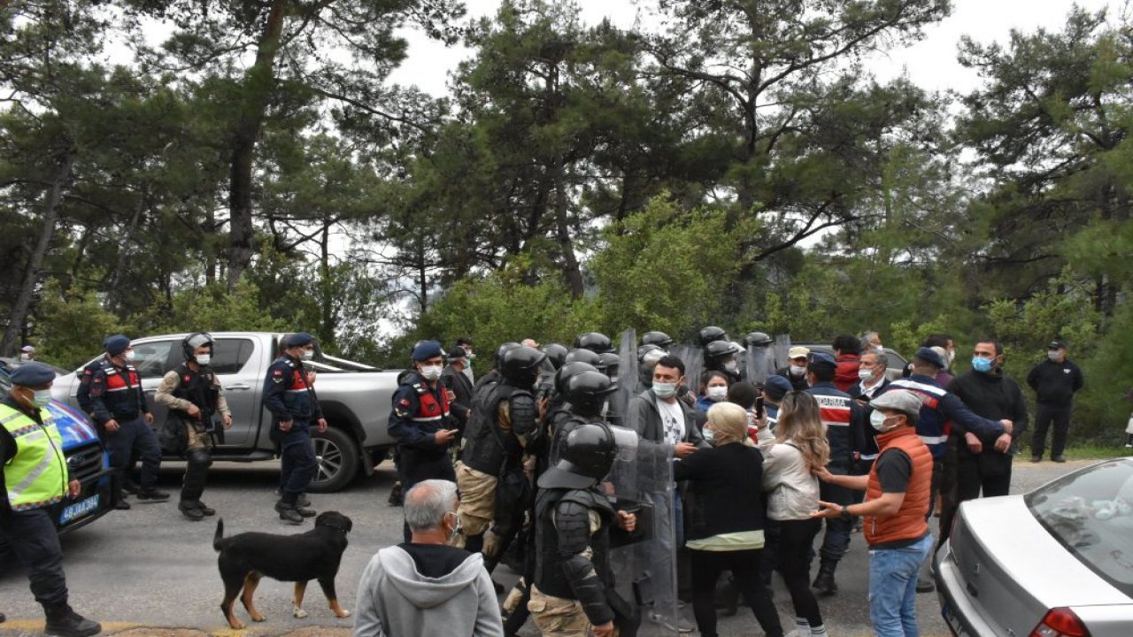 Muğla'da kaçak yapıların yıkımı sırasında gerginlik yaşandı