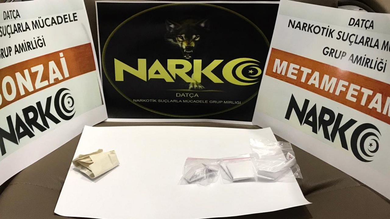 Yere atılan pakette uyuşturucu bulundu