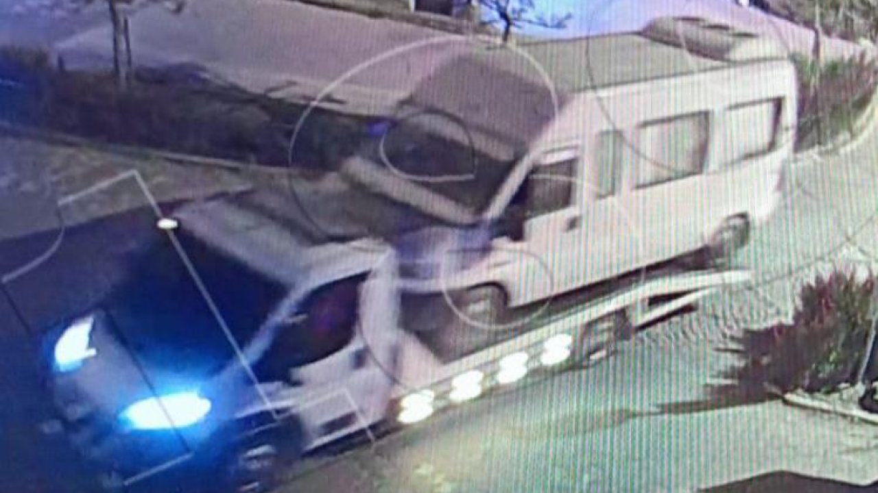 Park halindeki minibüsü çaldıkları iddia edilen 2 şüpheli yakalandı