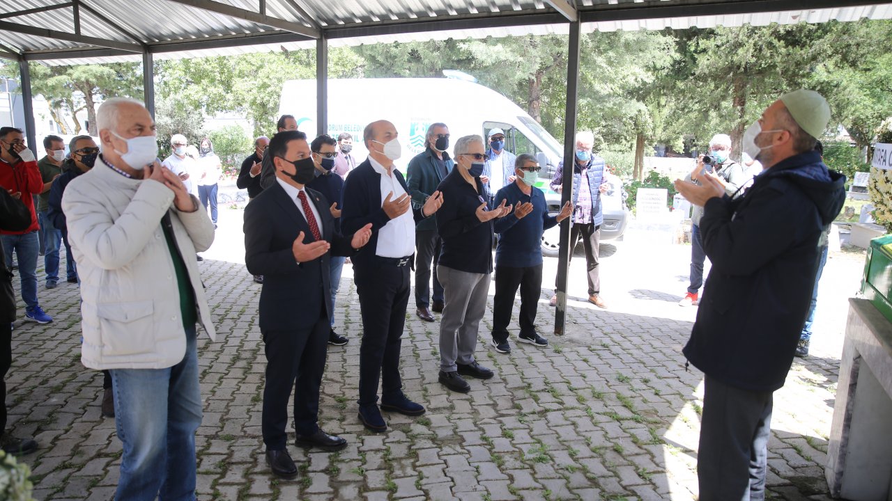 Gazeteci yazar Selahattin Duman vasiyeti üzerine Bodrum'da toprağa verildi