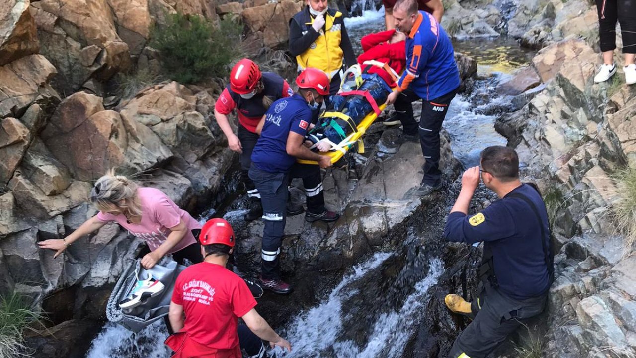 Kanyonda düşerek yaralanan kişi kurtarıldı