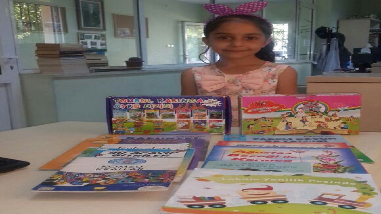 Öğrencilerden Kütüphaneye Kitap Bağışı