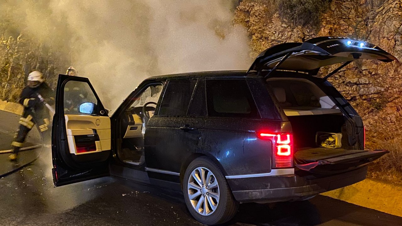 Süleyman Bölünmez'in aracında çıkan yangın söndürüldü