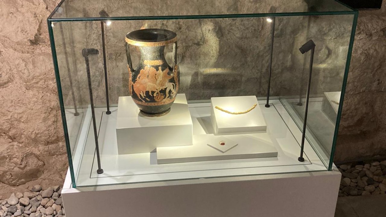 Lahitte bulunan eserler sergilenmeye başlandı