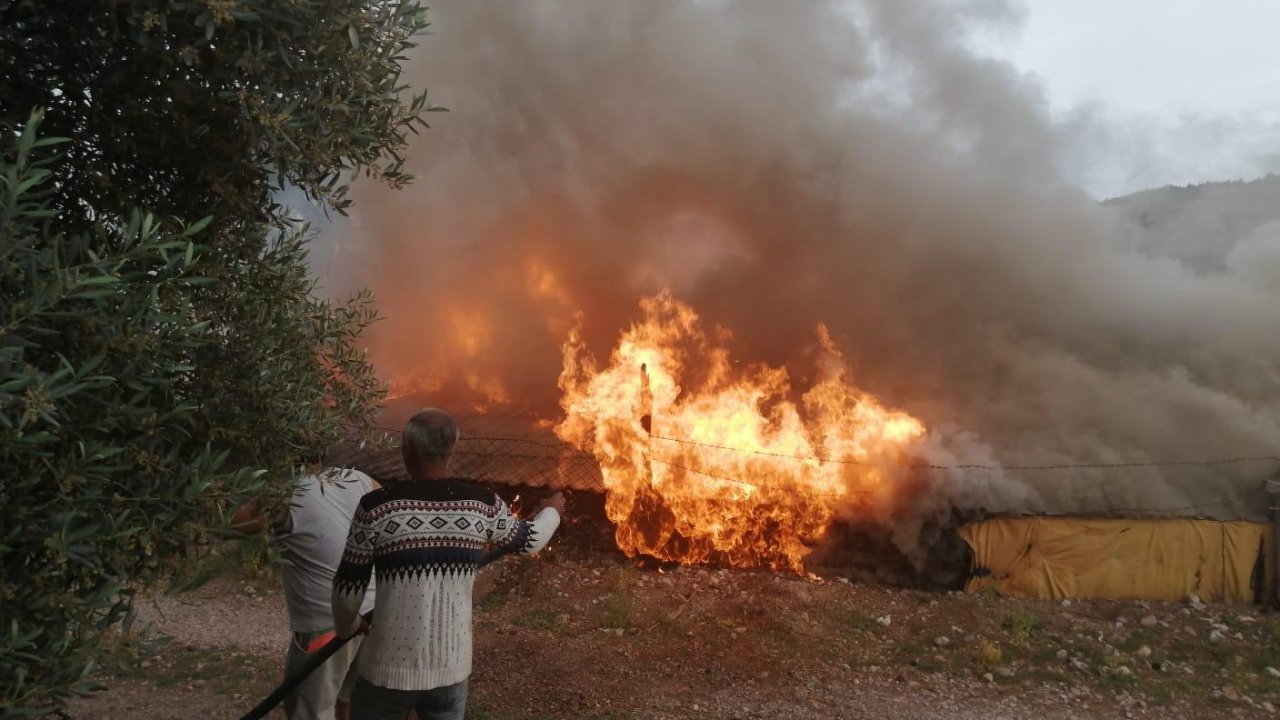 Yangın çıkan ev kullanılamaz hale geldi