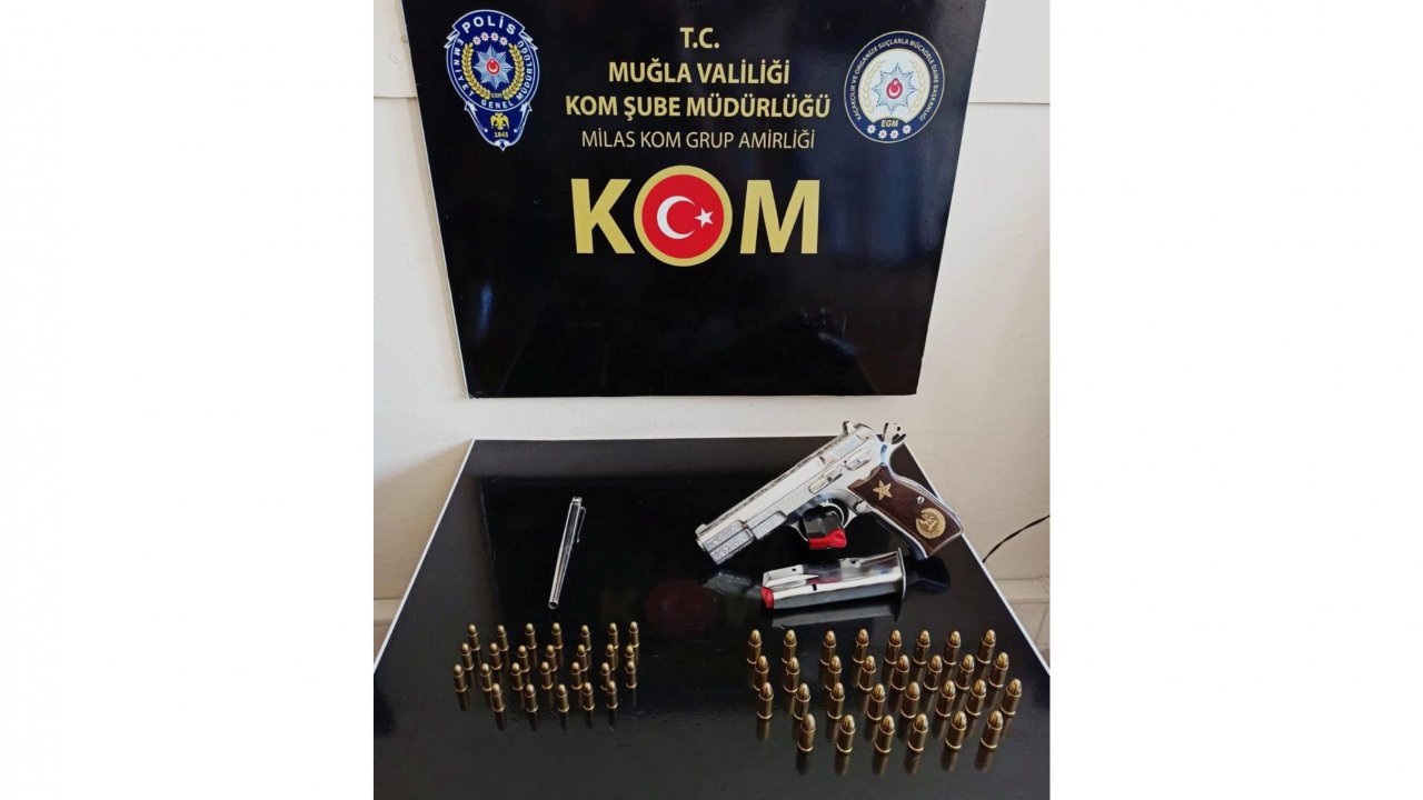 Suç örgüt üyeleri suikast silahıyla yakalandı