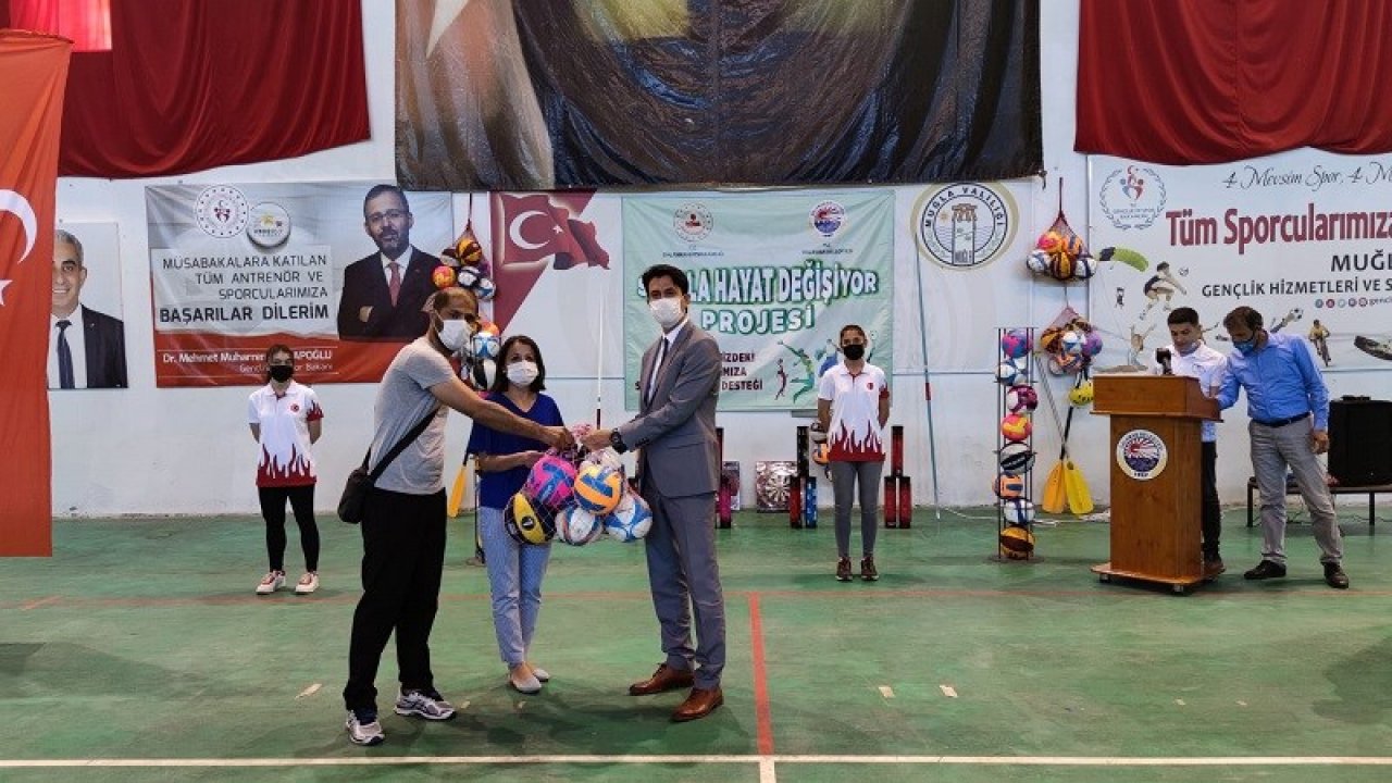 Okullara spor malzemeleri verildi