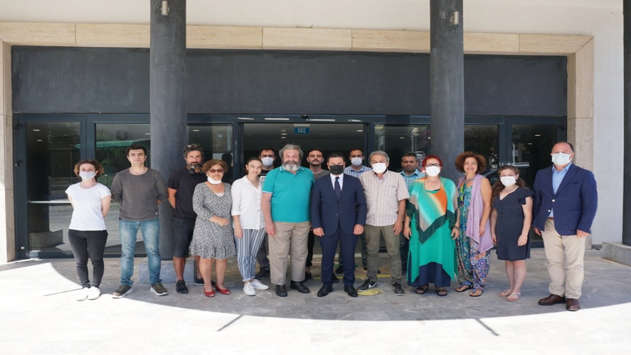 Belediye Başkanı Aras, Şehir Tiyatrosu ekibiyle bir araya geldi