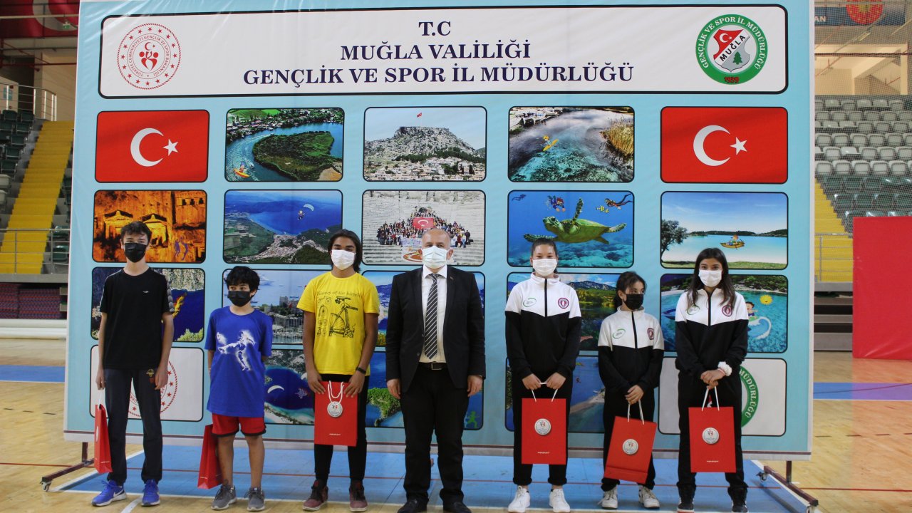 Dereceye giren sporcular ödüllendirildi