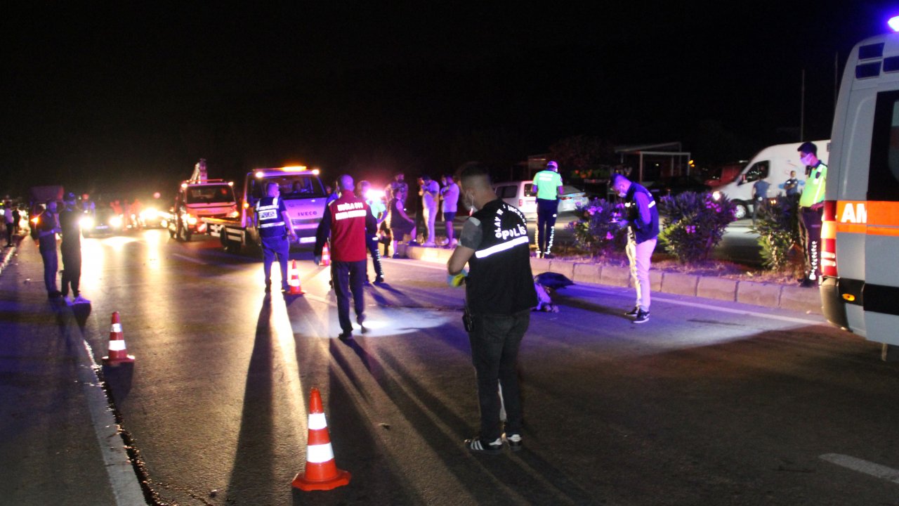 Motosiklet yayaya çarptı:1 ölü, 1 yaralı