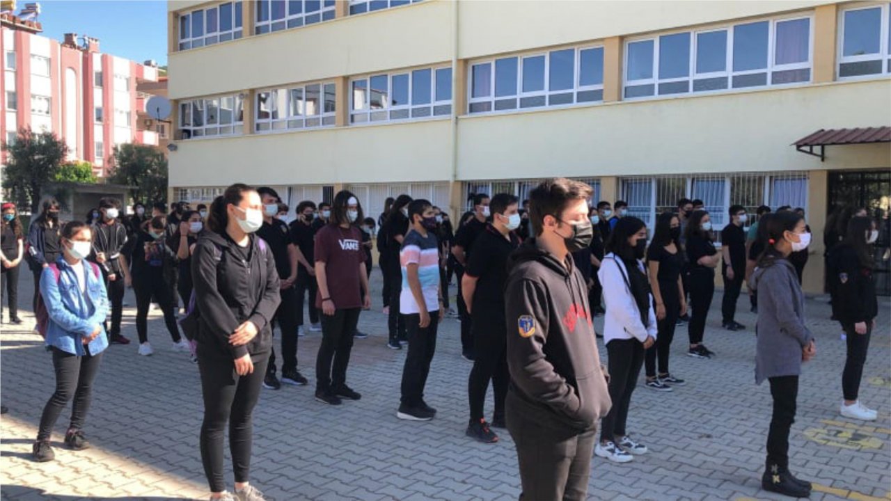 Ortaokul ve lise öğrencileri yüz yüze eğitime başladı
