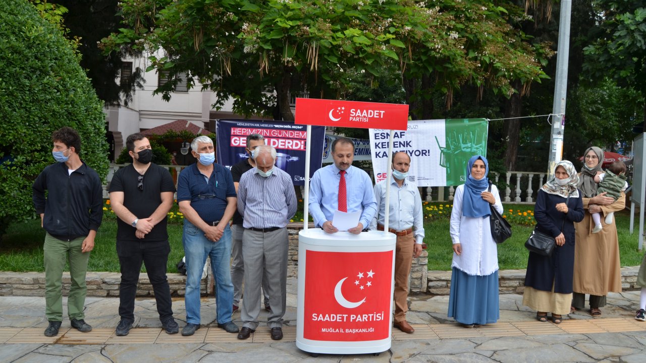 “Yanlış politikalarla ekonomiyi çıkmaza soktular”