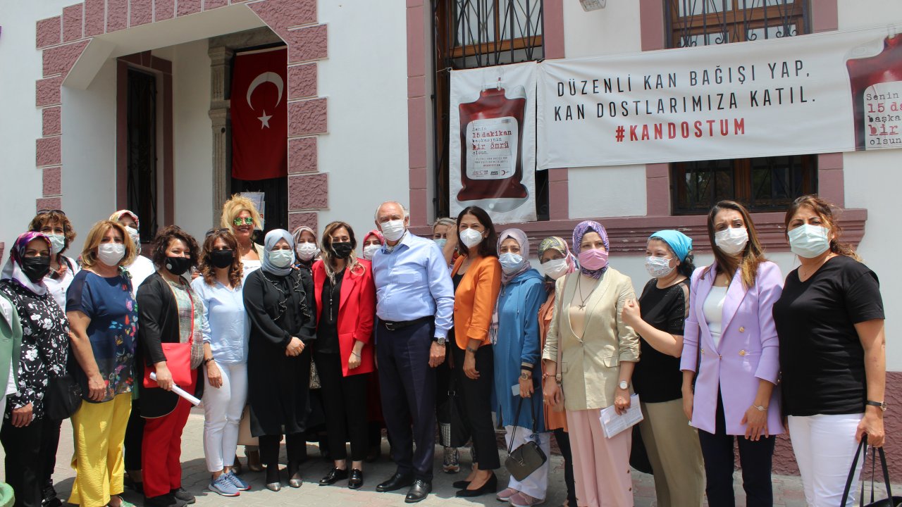 Kadın Kollarından kan bağışı