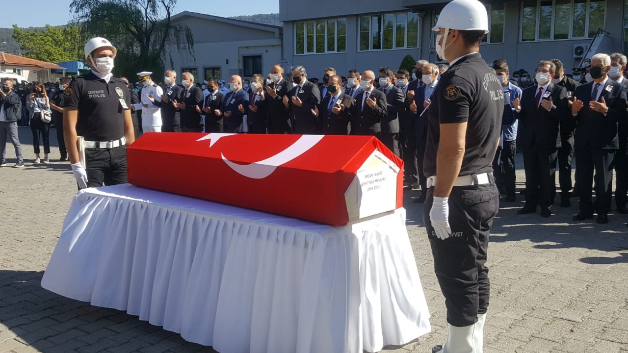 ŞEHİT POLİS SON YOLCULUĞUNA UĞURLANDI