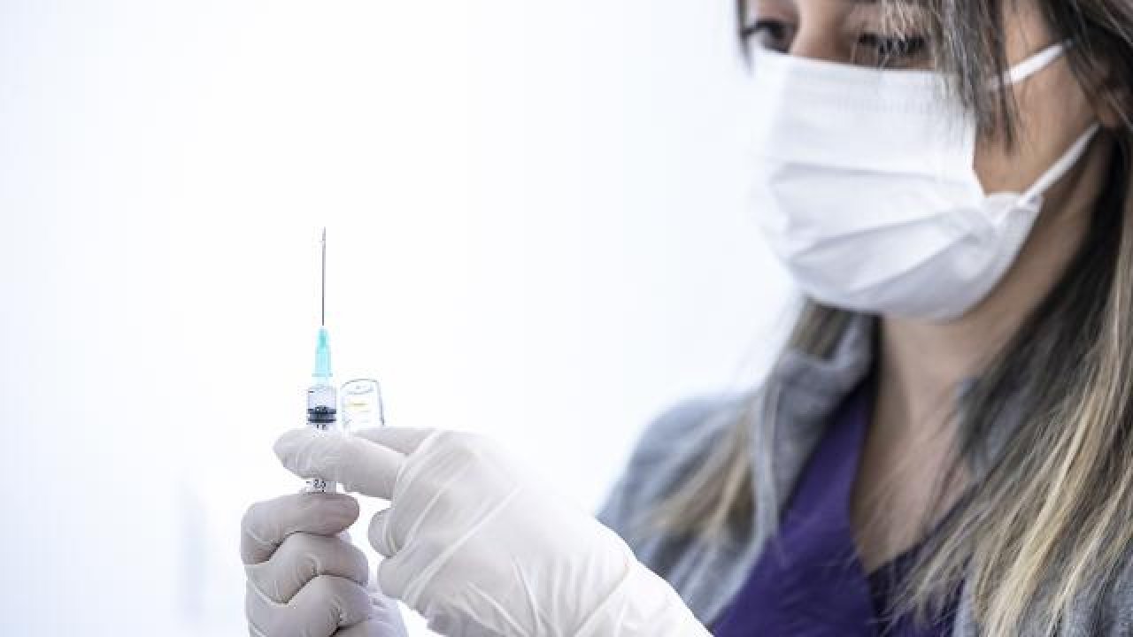 18 yaş üstünün yüzde 50’sinin tam veya ilk doz aşısı tamamlandı