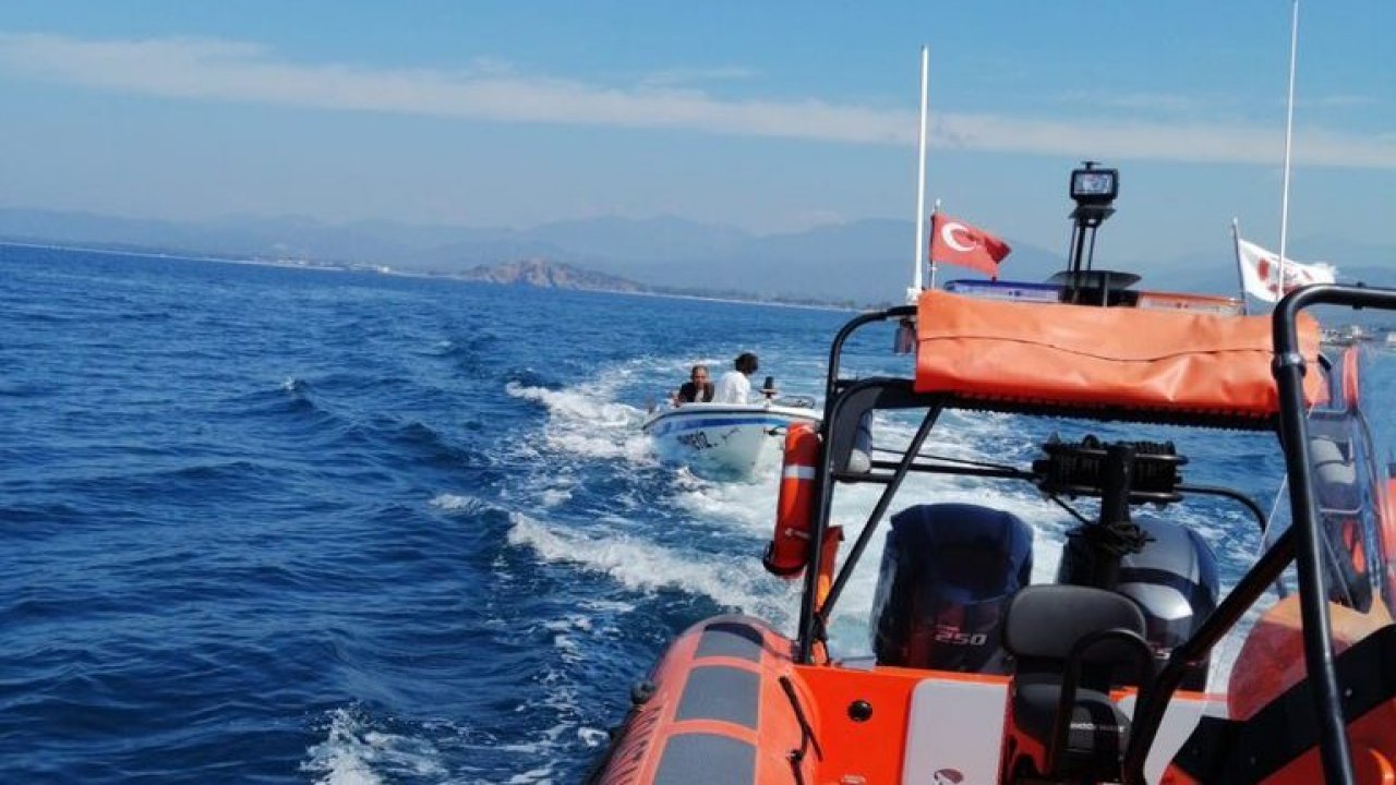 Fethiye açıklarında sürüklenen teknedeki 2 kişi kurtarıldı