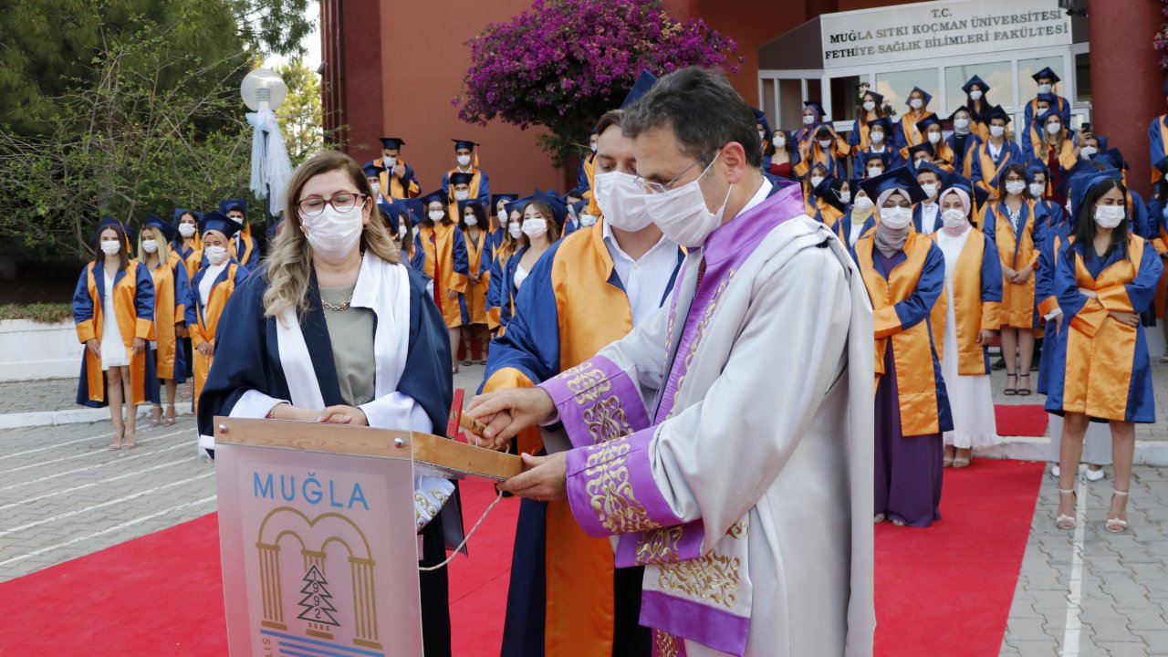 MSKÜ Sağlık Bilimleri Fakültesinde mezuniyet heyecanı