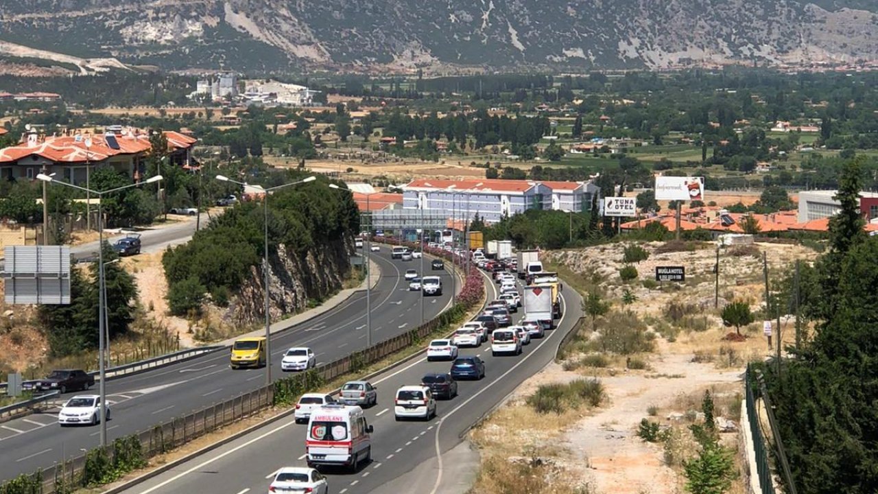 YKS ÇIKIŞINDA TRAFİK TIKANDI