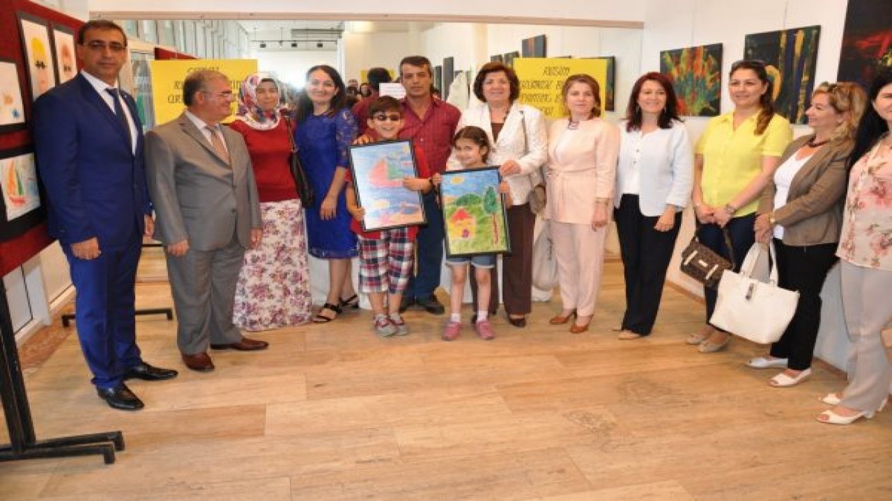 Elimdeki Göz Sergisi Göz Kamaştırdı