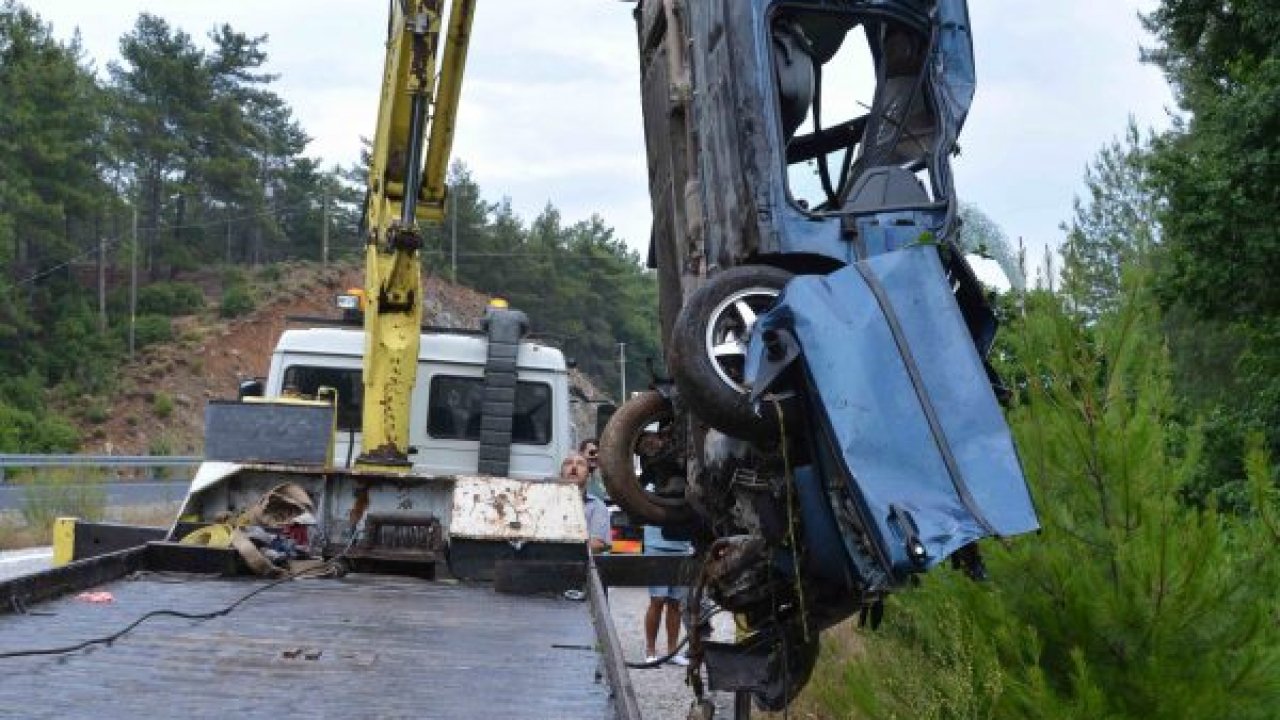 Köyceğiz’de otomobil şarampole devrildi