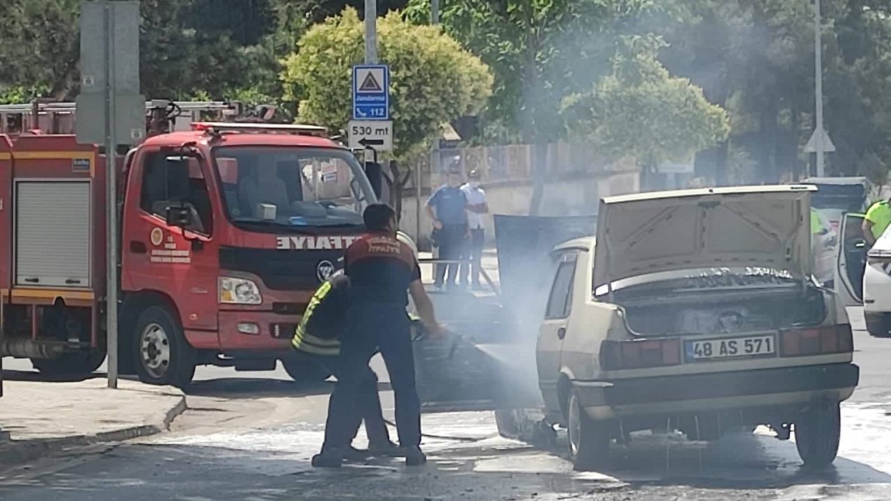 Seyir halindeki araç yandı