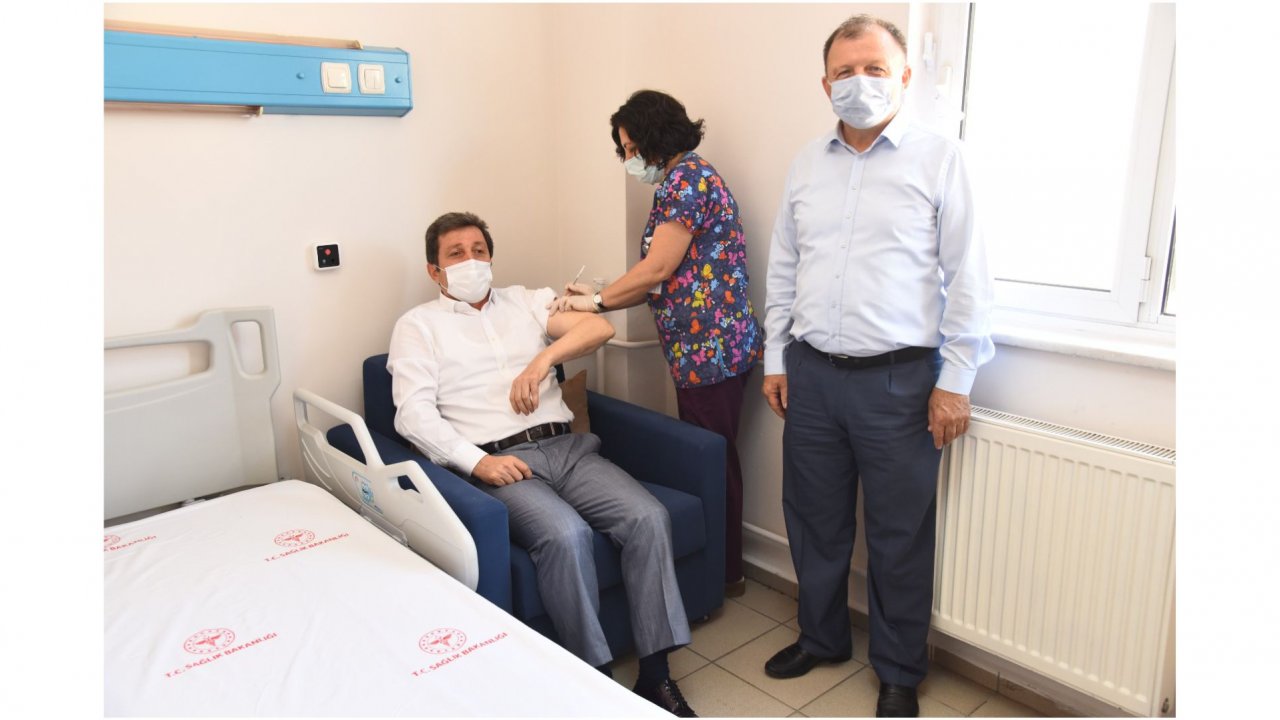 VALİ TAVLI’DAN VATANDAŞLARA AŞI ÇAĞRISI