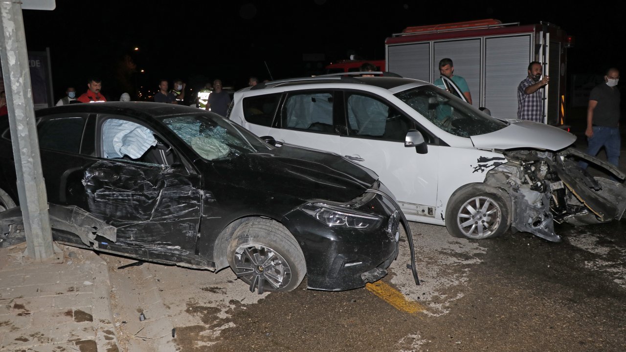Fethiye'de iki otomobil çarpıştı: 3 yaralı