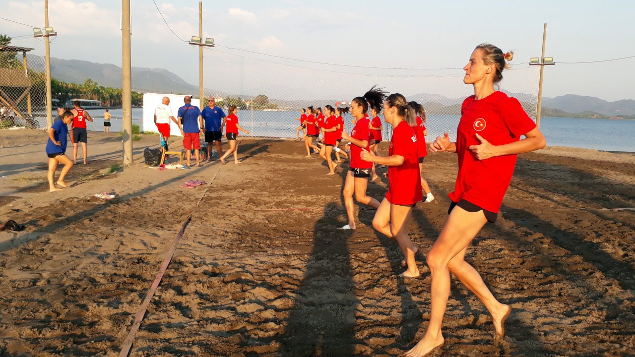 Plaj Hentbolu Kadın ve Erkek Milli Takımları'nın Köyceğiz kampı sona erdi