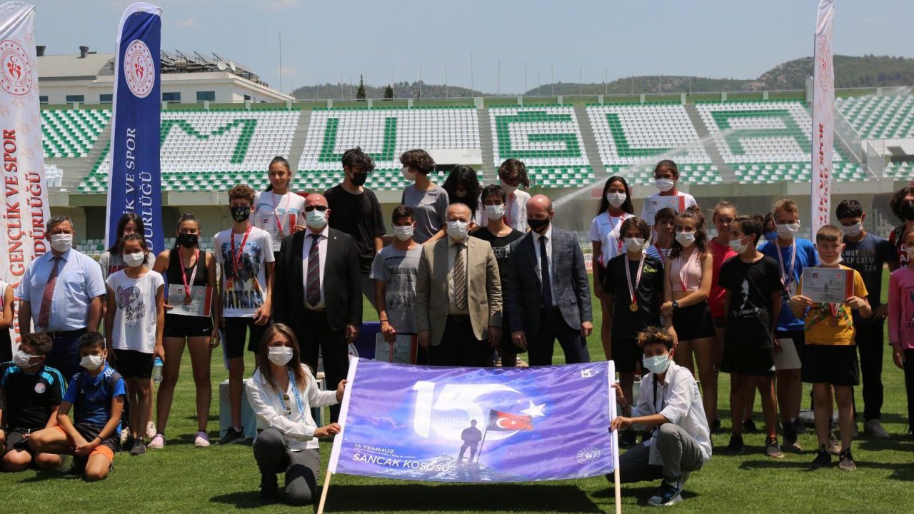 SPORCULAR 15 TEMMUZ ŞEHİTLERİ İÇİN KOŞTULAR