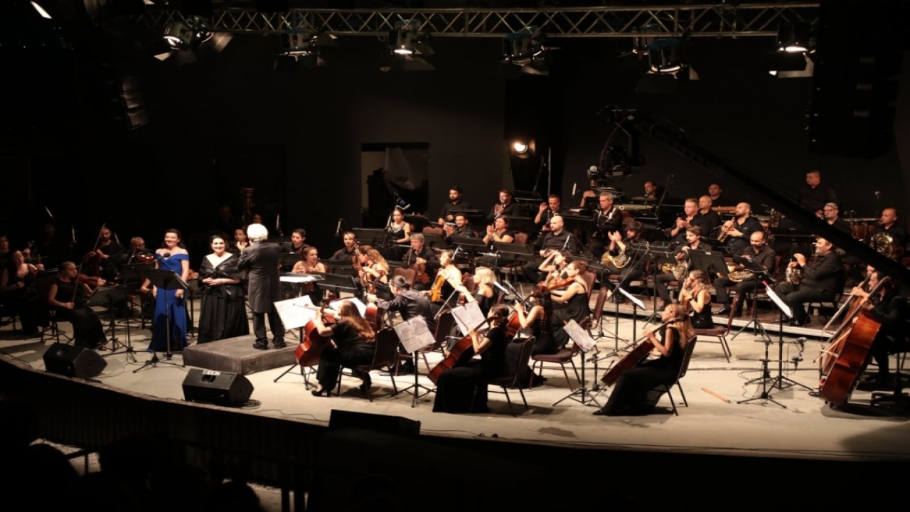 SANAT DOLU GECELER DEVAM EDİYOR