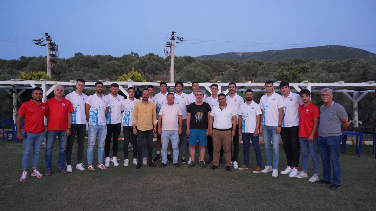 MİLAS BELEDİYESPOR TAKIM KADROSUNU TANITTI