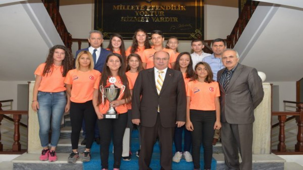 Hokey takımı sporcularından ziyaret