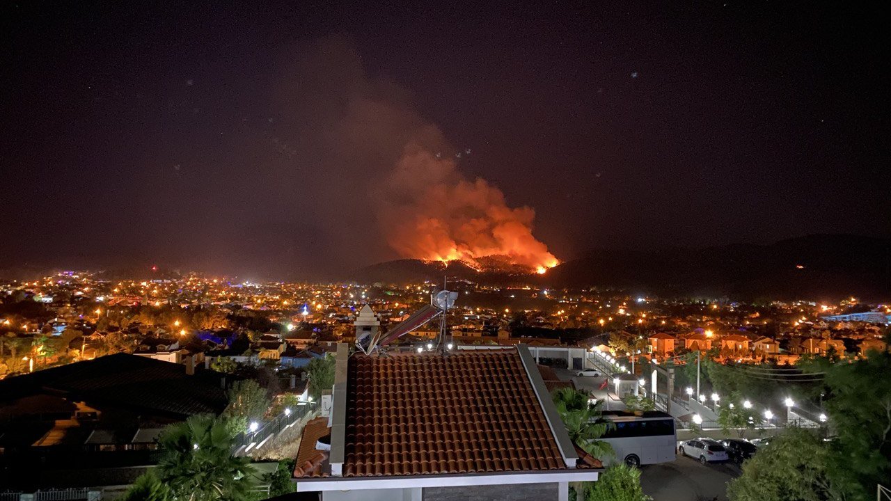 FETHİYE'DEKİ ORMAN YANGINI KONTROL ALTINA ALINDI