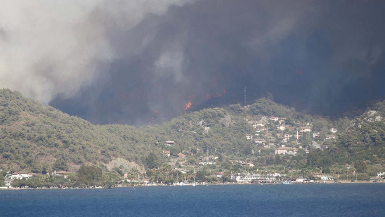 YANGINLARA HAVADAN MÜDAHALE DEVAM EDİYOR