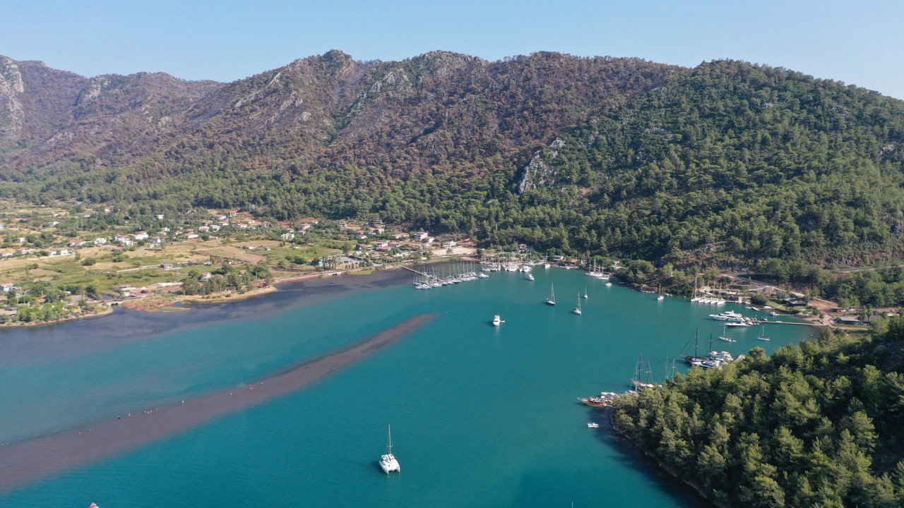 YANGININ ARDINDAN KIZ KUMU PLAJI HAVADAN GÖRÜNTÜLENDİ