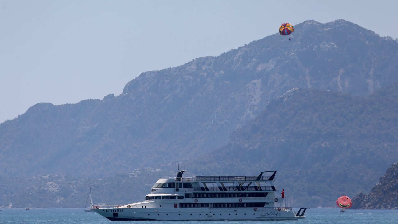 MARMARİS KÖRFEZİ'NDE HAREKETLİLİK BAŞLADI