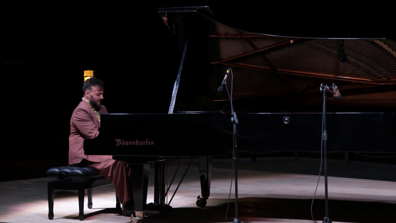 BİTEZ’DE GÜN BATIMINDA PİYANO ŞÖLENİ