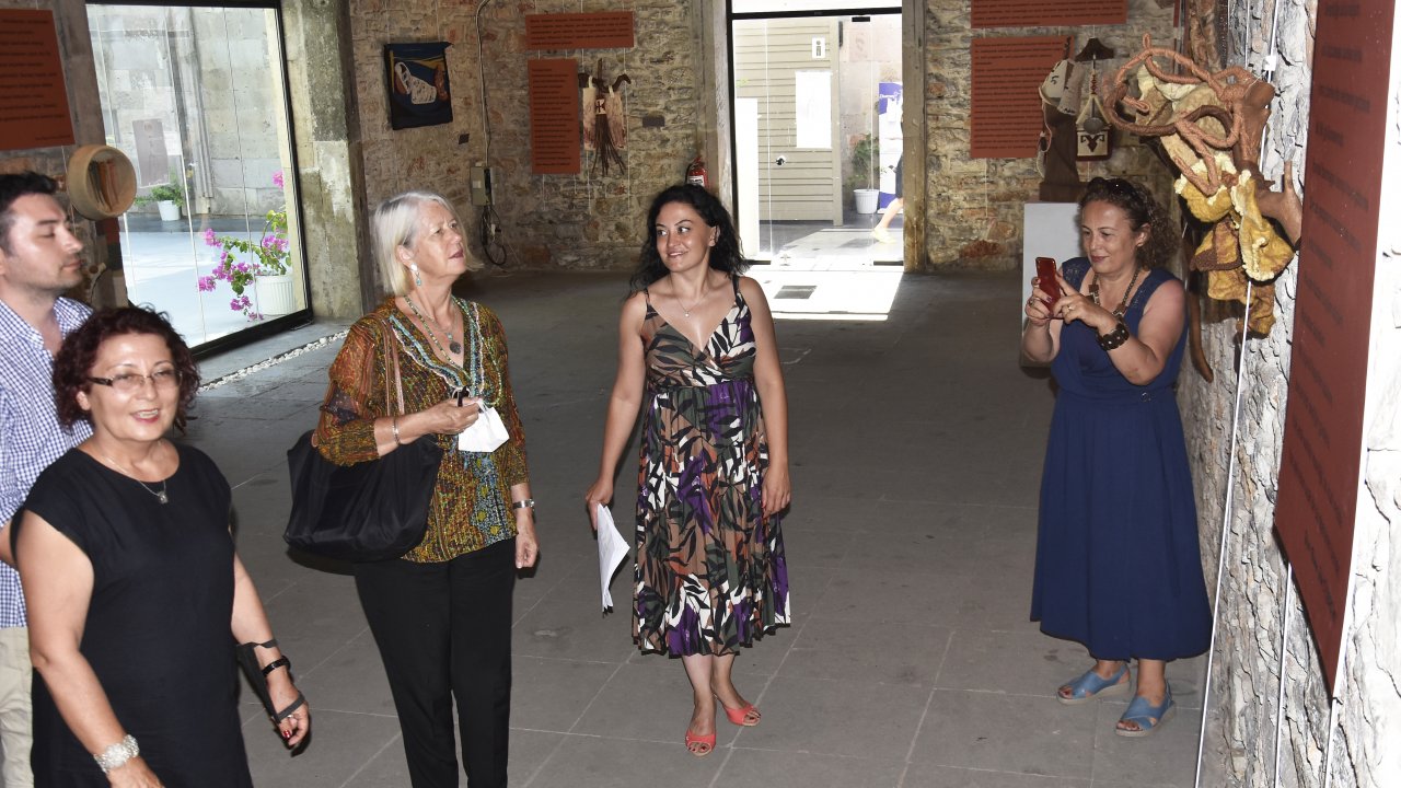 Yeni Zelanda'nın Ankara Büyükelçisi Bodrum'da sergi ziyaret etti