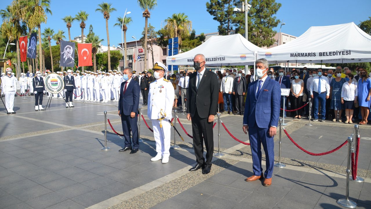 MARMARİS’TE ÇELENK SUNMA TÖRENİ YAPILDI