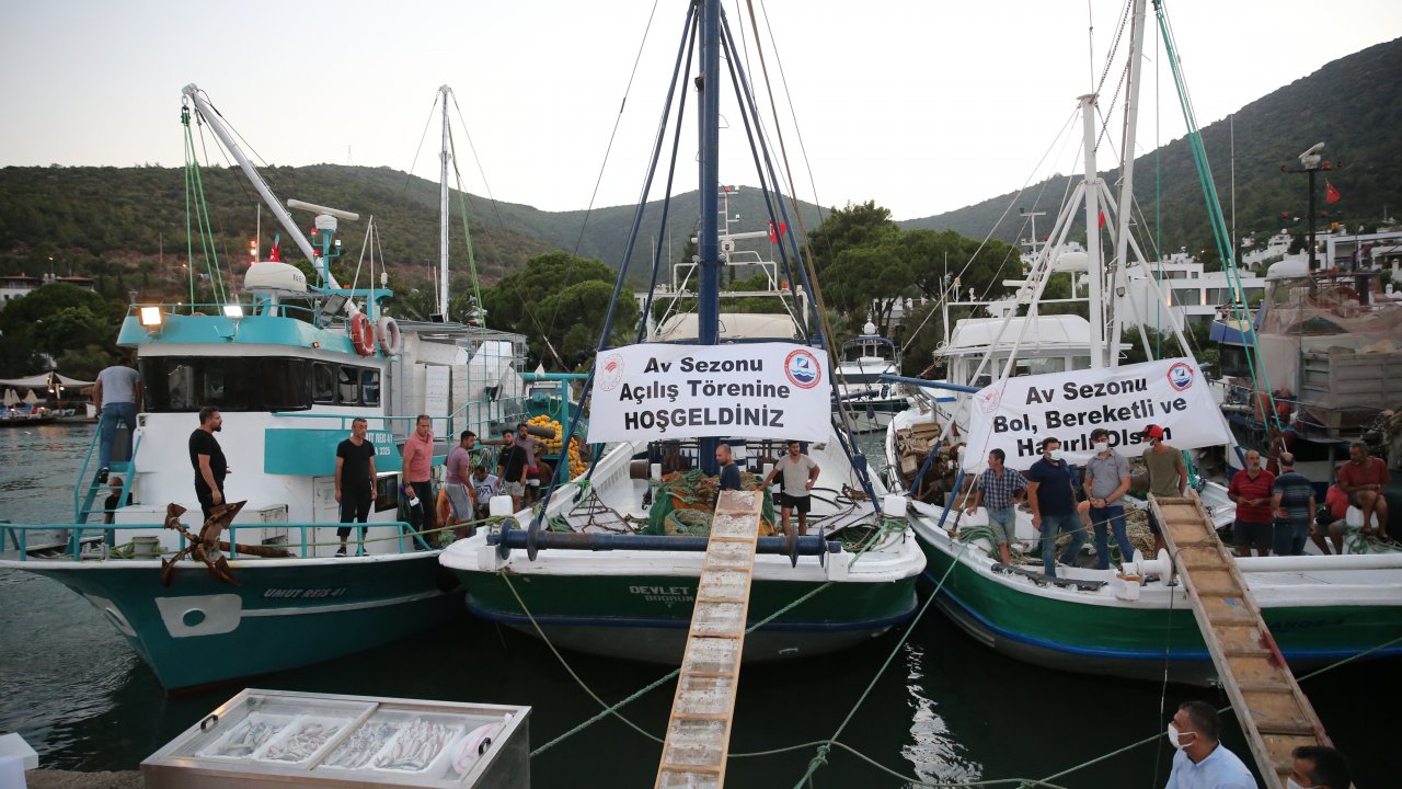Av sezonunun açılışında denize 30 bin yavru balık bırakıldı
