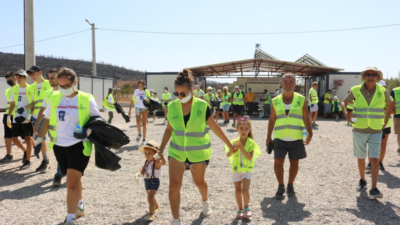 80 poşet çöp toplandı   