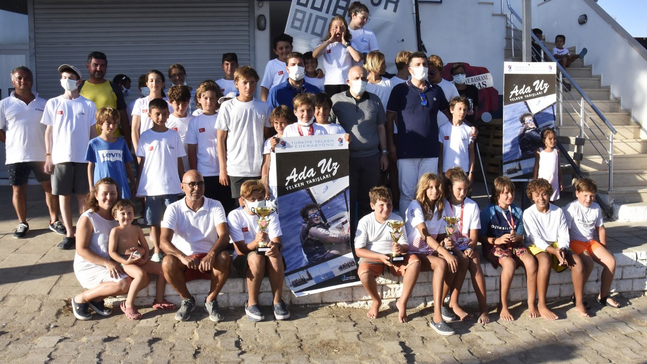 Hayatını kaybeden sporcunun anısına yelken açtılar