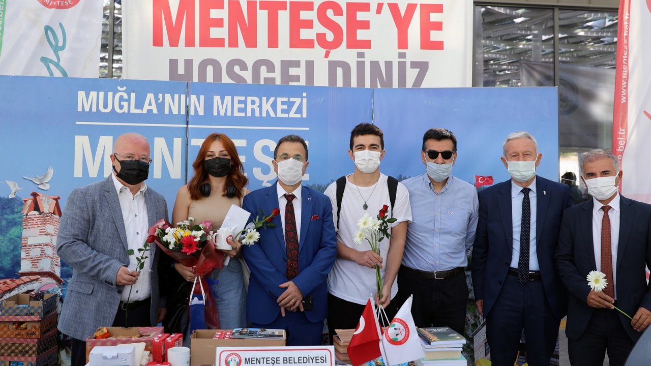 Öğrencileri protokol karşılandı